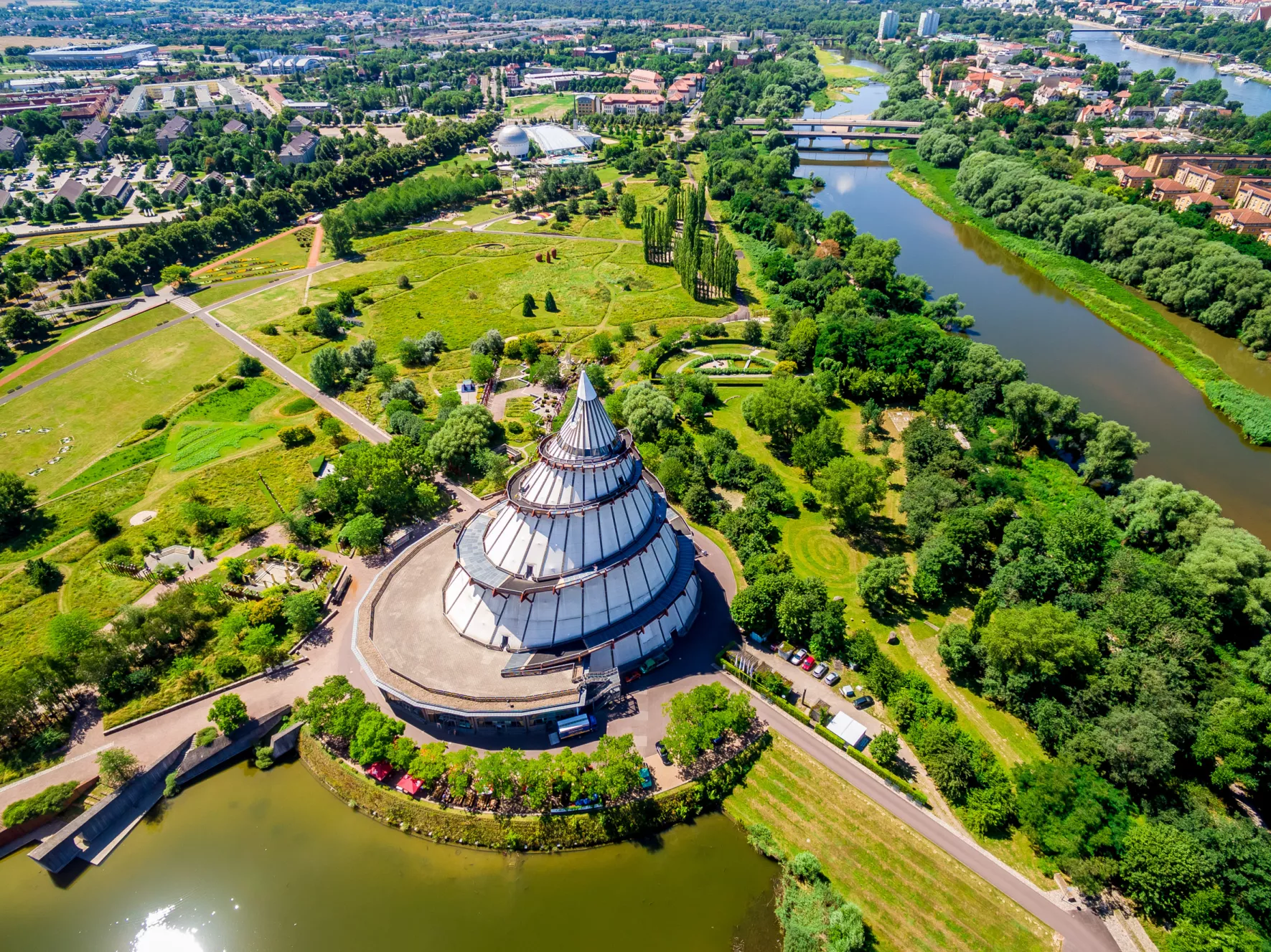 Jahrtausendturm im Elbauenpark Magdeburg